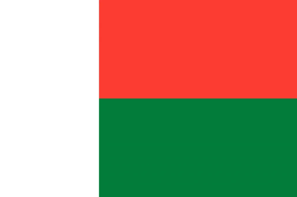 A bandeira de Madagascar apresenta uma haste verde e duas listras horizontais iguais de branco (superior) e vermelho (inferior).