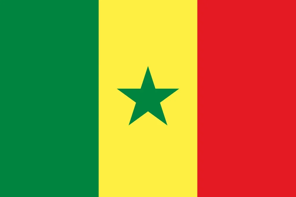 A bandeira do Senegal apresenta três faixas verticais de igual largura